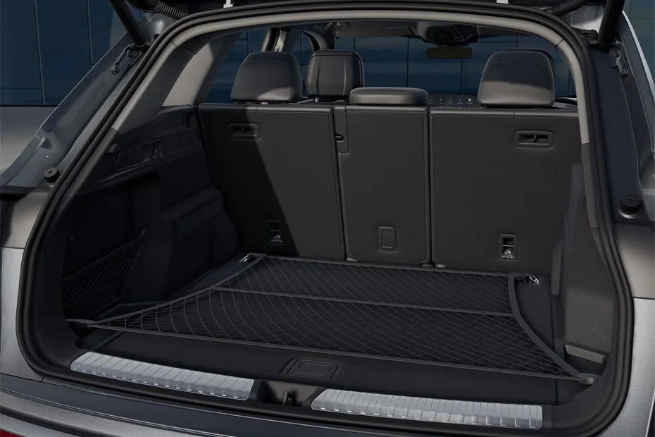 Audi Q5 40TFSI — פנים הרכב