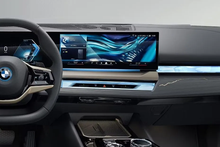 BMW 530 — פנים הרכב