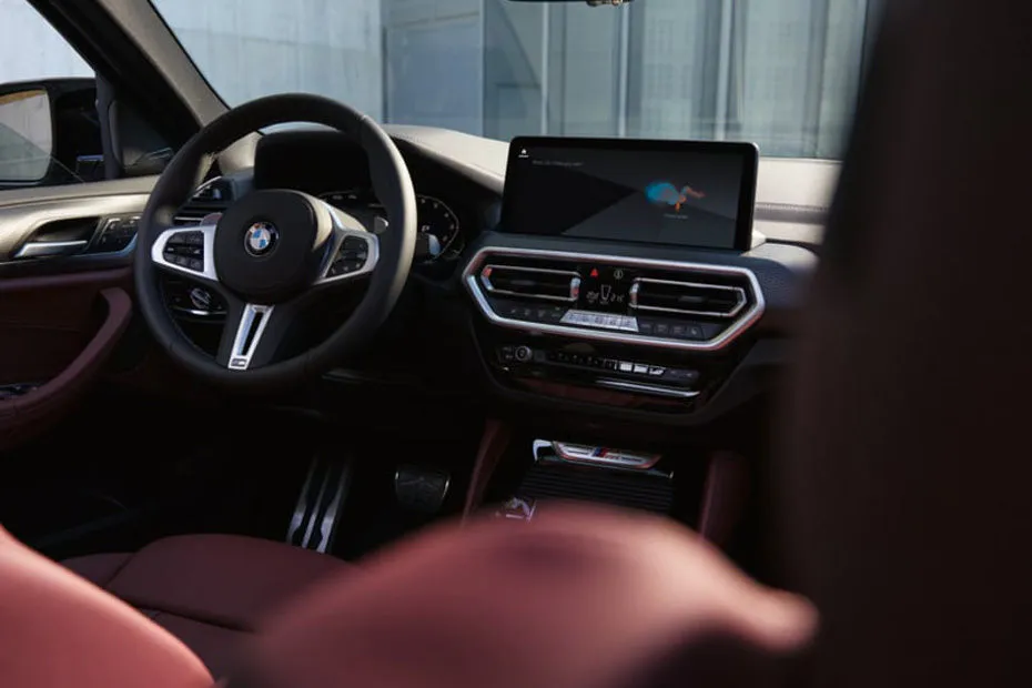 BMW x4 — פנים הרכב