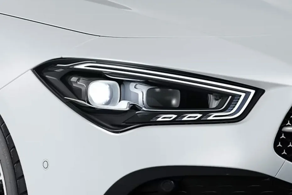 Mercedes-Benz cla 200 סיגניצר AMG LINE — מבט חוץ