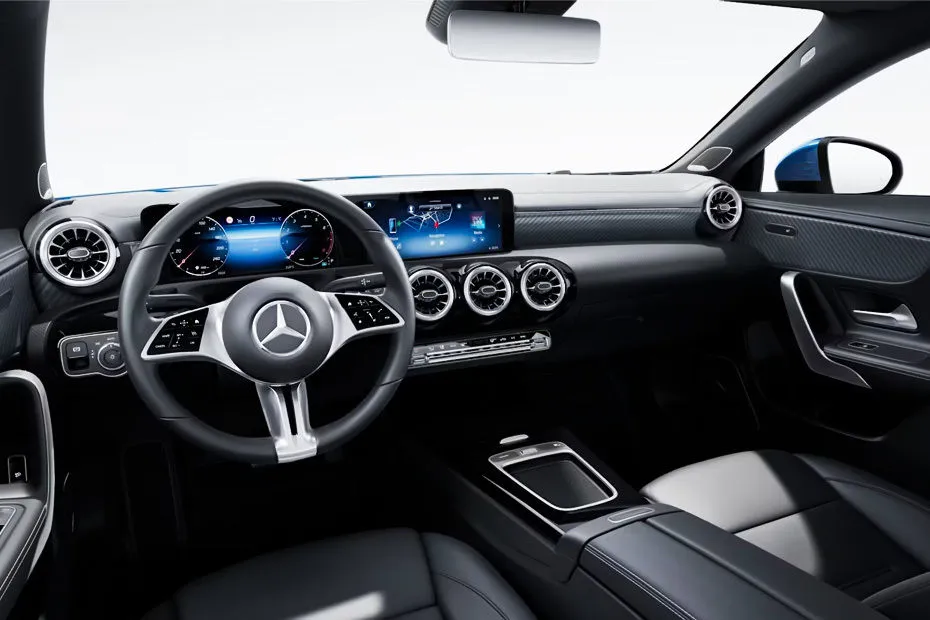 Mercedes-Benz cla 200 סיגניצר AMG LINE — פנים הרכב