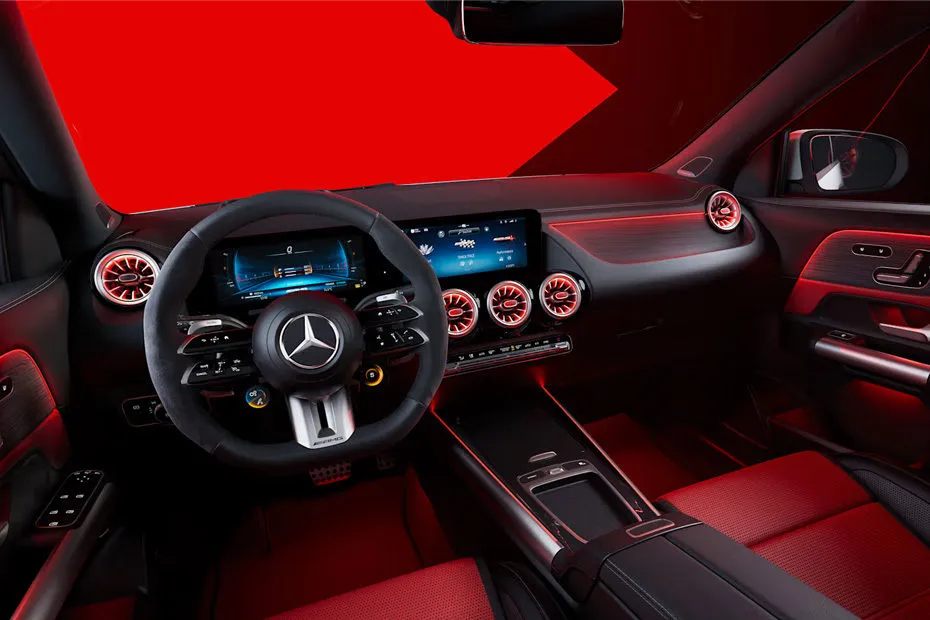 Mercedes-Benz GLA 200 — פנים הרכב
