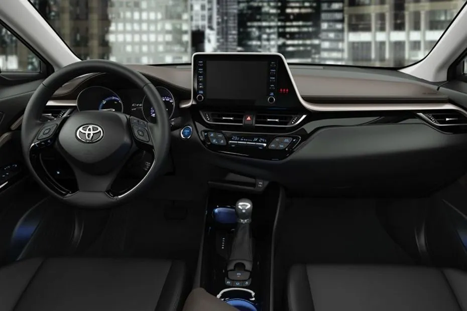 Toyota C-HR — פנים הרכב