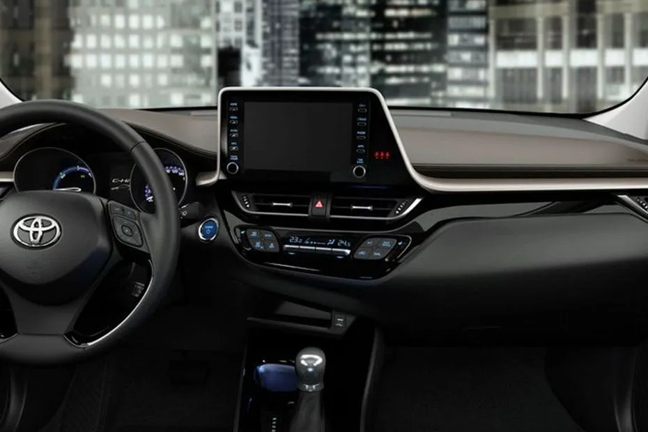 Toyota C-HR — פנים הרכב