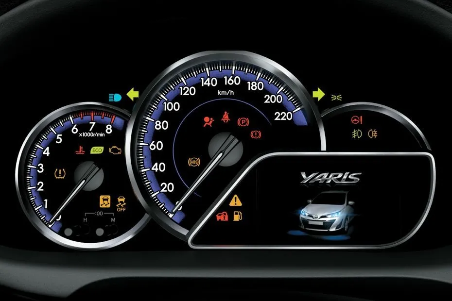 Toyota Yaris — פנים הרכב